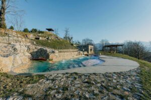 Piscina panoramica, vista valle del Serchio